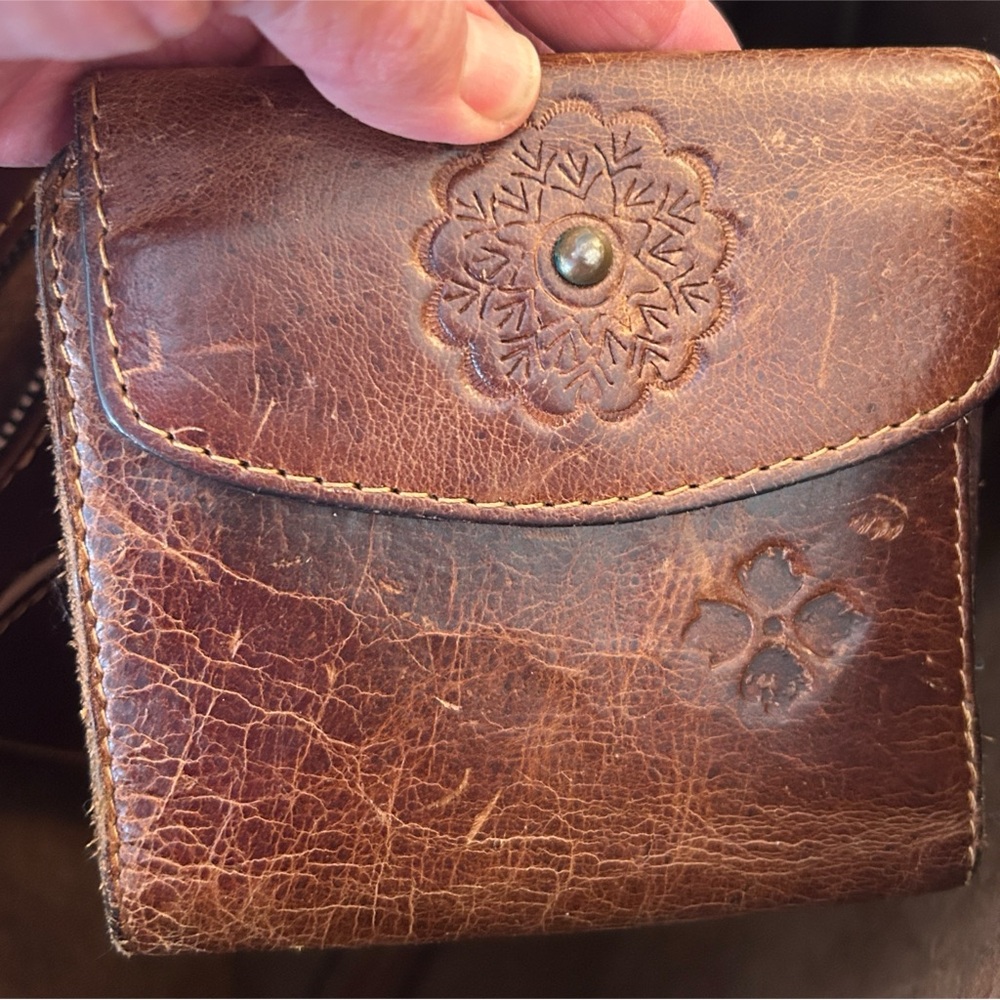 Patricia Nash Brown Leather Wallet Kiss Lock Coin Purse Embossed Floral